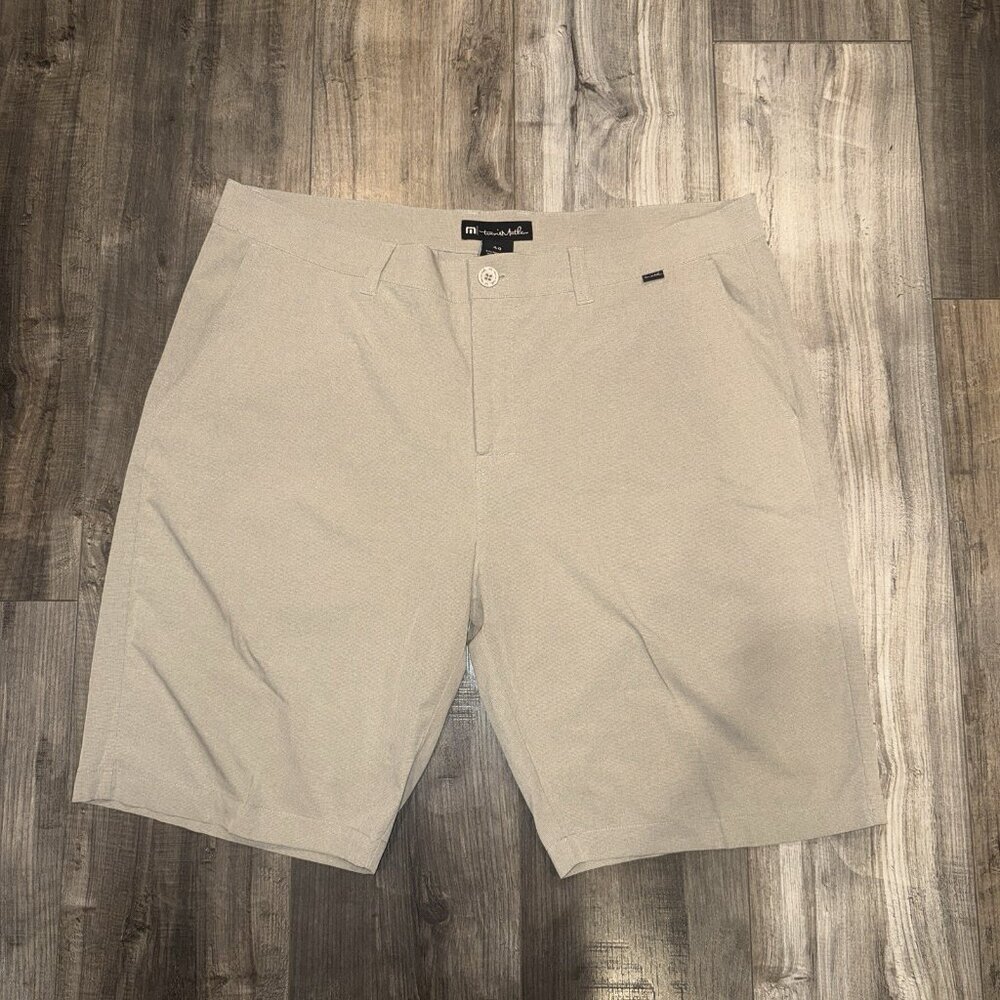 Travis Mathew Shorts Mens 40 Beige10" Golf Chino Performance Stretch Lightweight
